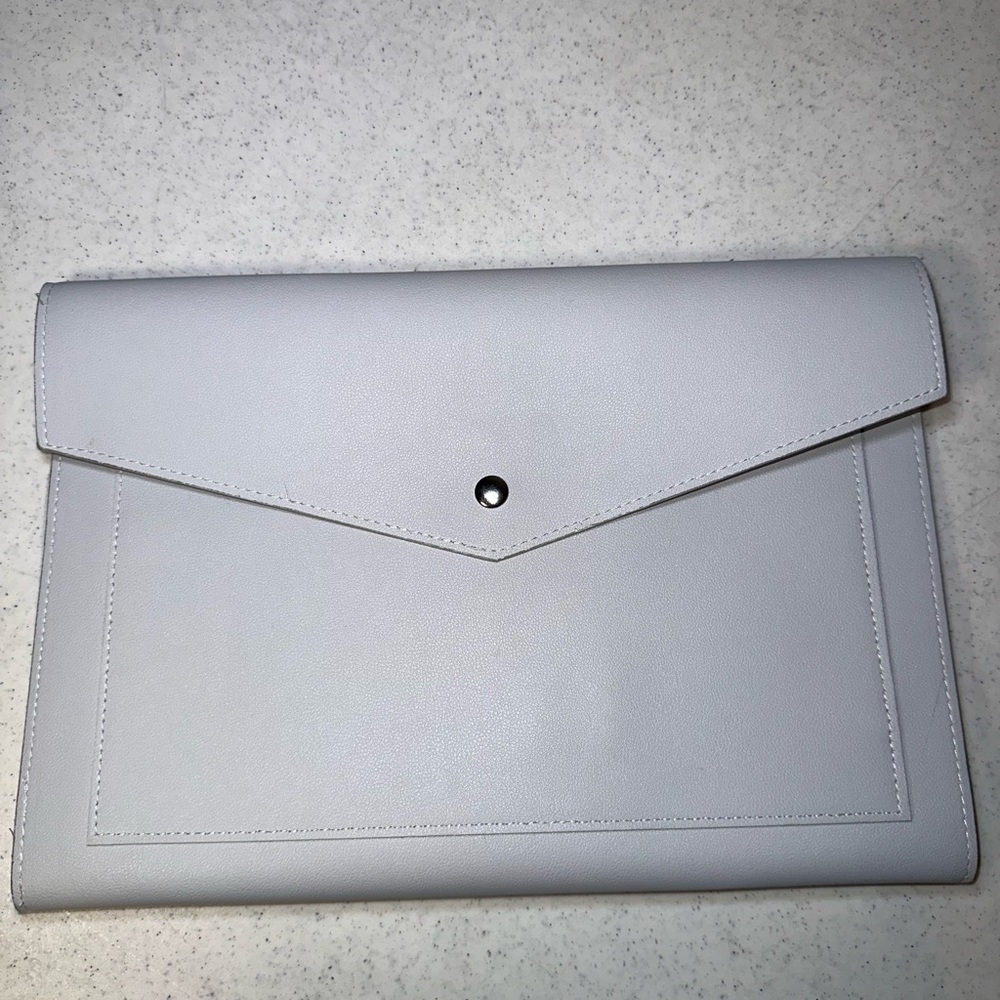 Glass Ladder & Co. Megan portfolio clutch made of PETA-approved vegan leather
